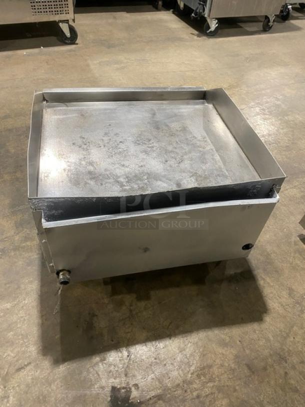 APW Wyott Champion Cook Series Commercial Stainless Steel Natural Gas Powered 24" Countertop Flat Griddle! With 1" Thick Smooth Polished Steel Griddle Plate! With Back & Side Splash! With Snap-Action Thermostatic Controls! On Legs! - Image 4 of 7