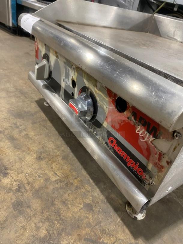 APW Wyott Champion Cook Series Commercial Stainless Steel Natural Gas Powered 24" Countertop Flat Griddle! With 1" Thick Smooth Polished Steel Griddle Plate! With Back & Side Splash! With Snap-Action Thermostatic Controls! On Legs! - Image 6 of 7