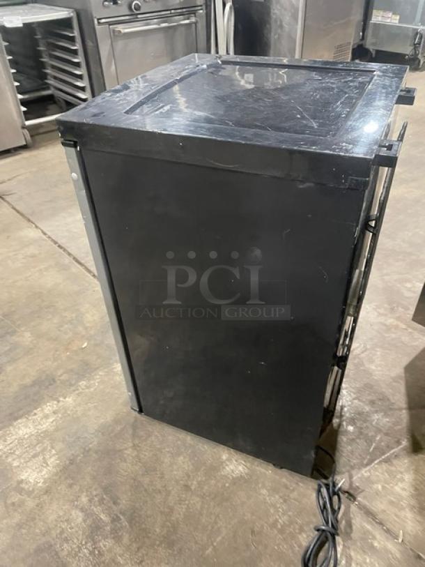 Avanti Commercial Undercounter Wine Chiller Cooler! With Adjustable Wire Racks! Model: WC42 SN: A030600060! 115V 1 Phase! - Image 4 of 8