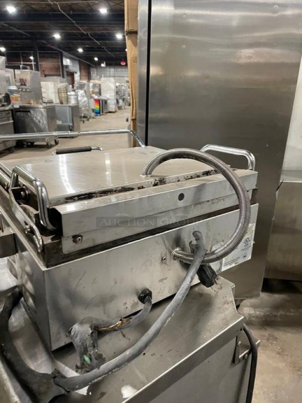 Eurodib Commercial Stainless Steel Electric Powered Countertop Panini/Sandwich Press Grill! With Grooved Grate Plates! With Handles! Model: SFE02345-120! 120V 1 Phase! - Image 4 of 8