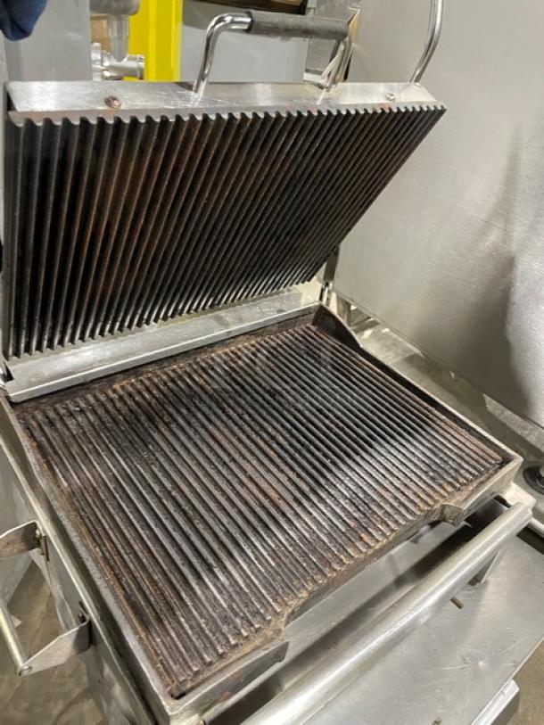 Eurodib Commercial Stainless Steel Electric Powered Countertop Panini/Sandwich Press Grill! With Grooved Grate Plates! With Handles! Model: SFE02345-120! 120V 1 Phase! - Image 6 of 8