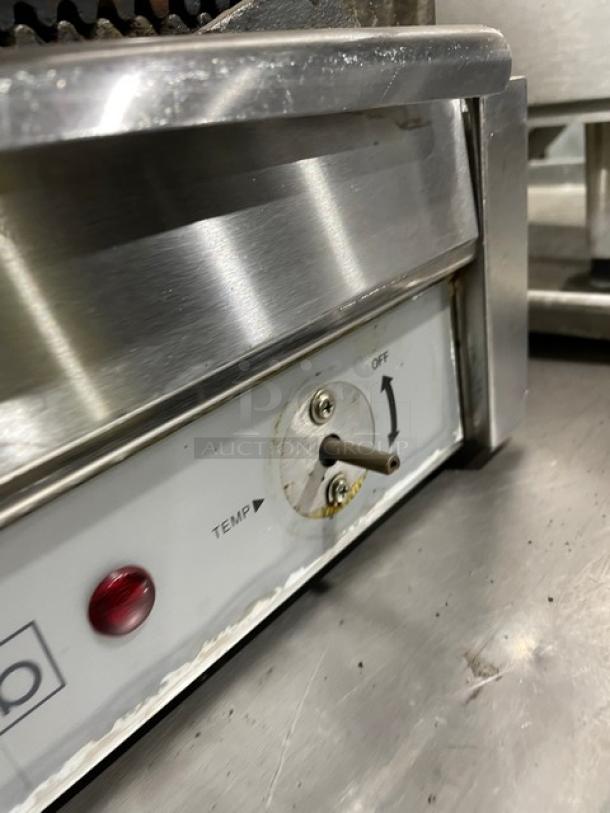 Eurodib Commercial Stainless Steel Electric Powered Countertop Panini/Sandwich Press Grill! With Grooved Grate Plates! With Handles! Model: SFE02345-120! 120V 1 Phase! - Image 7 of 8