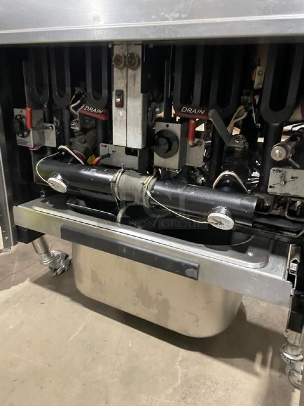 Vulcan Commercial Stainless Steel Natural Gas Powered Double Bay Deep Fat Fryer! With Back Splash & Basket Hangers! With Frying Baskets! Model: 2GR45MF SN: 48-1650173! On Casters! - Image 8 of 12