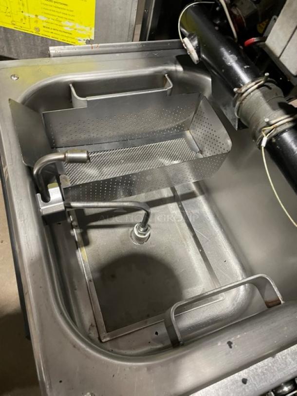 Vulcan Commercial Stainless Steel Natural Gas Powered Double Bay Deep Fat Fryer! With Back Splash & Basket Hangers! With Frying Baskets! Model: 2GR45MF SN: 48-1650173! On Casters! - Image 9 of 12