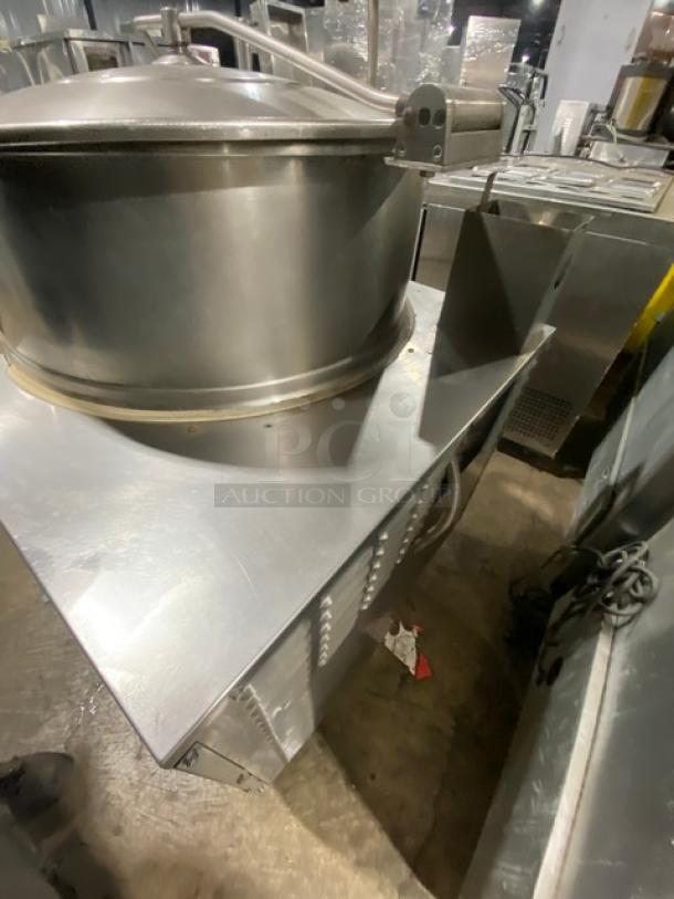 Cleveland Range Commercial Stainless Steel Natural Gas Powered 40 Gal. Self Contained Stationary Steam Kettle! With Gooseneck Faucet! Model: KGL-40 SN: WT4921-99L-01! On Legs! Working When Removed! - Image 4 of 8