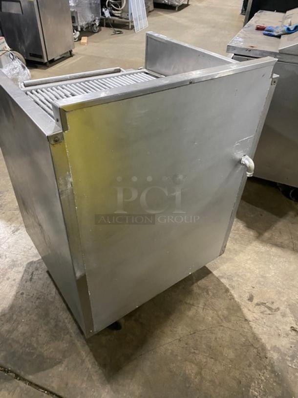 MagiKitch'n Commercial Stainless Steel Natural Gas Powered Char Broiler! With Back & Side Splash! With Pan Rail & Double Shelf Enclosed Base! Model: EMSMF30 SN: 99015007! On Casters! - Image 4 of 8