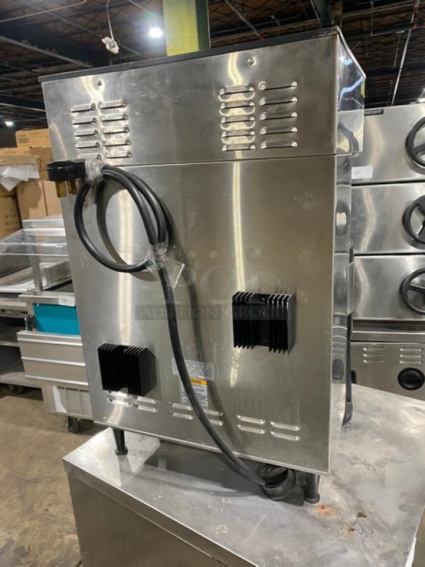 Bunn ThermoFresh Series Commercial Stainless Steel Countertop Dual Coffee Brewer! With Hot Water Dispenser! With Digital Brewer Controls! With Brew Basket & 2 Bunn ThermoFresh Servers/Base! Model: Dual TF DBC SN: DUAL139609! 120/208-240V 1 Phase! on Legs! - Image 3 of 8