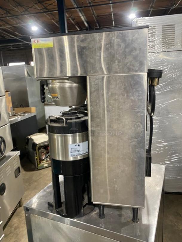Bunn ThermoFresh Series Commercial Stainless Steel Countertop Dual Coffee Brewer! With Hot Water Dispenser! With Digital Brewer Controls! With Brew Basket & 2 Bunn ThermoFresh Servers/Base! Model: Dual TF DBC SN: DUAL139609! 120/208-240V 1 Phase! on Legs! - Image 4 of 8