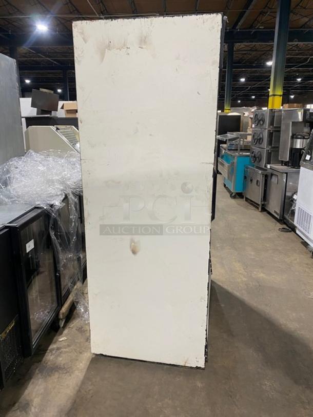 True Commercial Black Double Sliding Glass Door Reach In Refrigerator Merchandiser! With Wire Racks! Model: GDM-45 SN:1-3042799! 115V 1 Phase! - Image 3 of 8