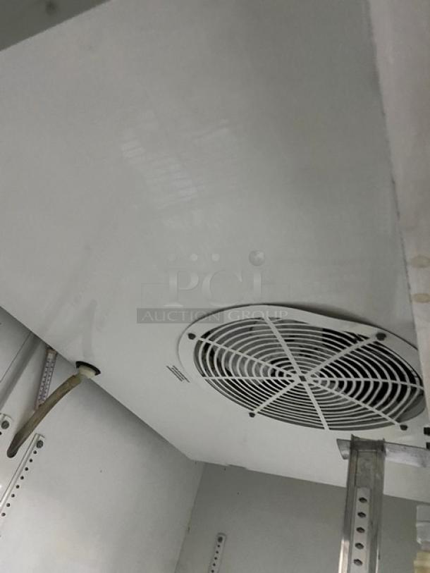 True Commercial Black Double Sliding Glass Door Reach In Refrigerator Merchandiser! With Wire Racks! Model: GDM-45 SN:1-3042799! 115V 1 Phase! - Image 6 of 8