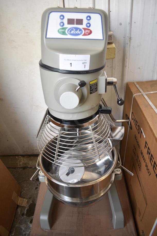 BRAND NEW SCRATCH AND DENT! 2024 Globe SP30 Metal Commercial Floor Style 30 Quart Planetary Dough Mixer w/ Stainless Steel Mixing Bowl, Bowl Guard, Dough Hook, Paddle and Whisk Attachments. 115 Volts, 1 Phase. - Image 2 of 10