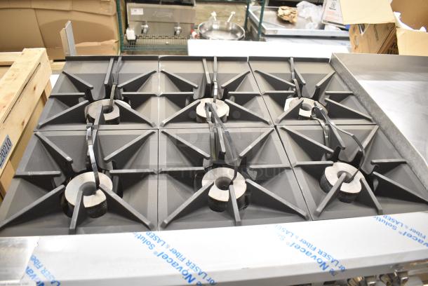 BRAND NEW SCRATCH AND DENT! Southbend 4601DD-2GR Stainless Steel Commercial Natural Gas Powered 6 Burner Range w/ Flat Top Griddle and 2 Ovens. - Image 6 of 12