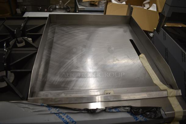 BRAND NEW SCRATCH AND DENT! Southbend 4601DD-2GR Stainless Steel Commercial Natural Gas Powered 6 Burner Range w/ Flat Top Griddle and 2 Ovens. - Image 7 of 12