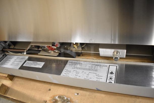 BRAND NEW SCRATCH AND DENT! Southbend 4601DD-2GR Stainless Steel Commercial Natural Gas Powered 6 Burner Range w/ Flat Top Griddle and 2 Ovens. - Image 11 of 12