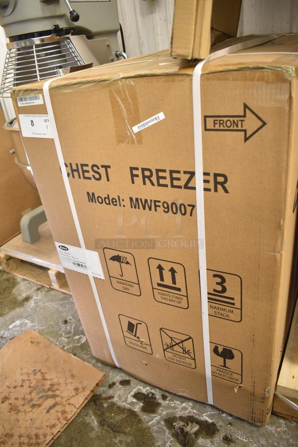 BRAND NEW IN BOX! Atosa MWF9007 Solid Top Chest Freezer 7 Cubic Feet. 115 Volts, 1 Phase. Tested and Working! - Image 2 of 4