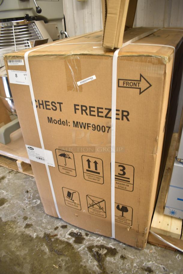 BRAND NEW IN BOX! Atosa MWF9007 Solid Top Chest Freezer 7 Cubic Feet. 115 Volts, 1 Phase. Tested and Working! - Image 3 of 4