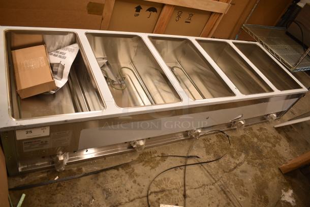 BRAND NEW SCRATCH AND DENT! 2024 ServIt 423EST5WOPB Stainless Steel Commercial Electric Powered 5 Bay Steam Table. 208/240 Volts, 1 Phase. - Image 4 of 8