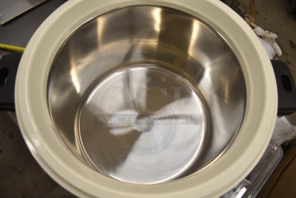 BRAND NEW SCRATCH AND DENT! Emperors Select 478ESC100SS 100 Cup Insulated Sushi Rice Container with Stainless Steel Finish - Image 4 of 5