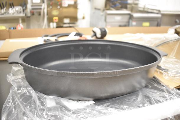 3 BRAND NEW SCRATCH AND DENT! Spring 8270-8/38 8 qt Oval Roasting Pan w/ Cover. 3 Times Your Bid! - Image 3 of 6