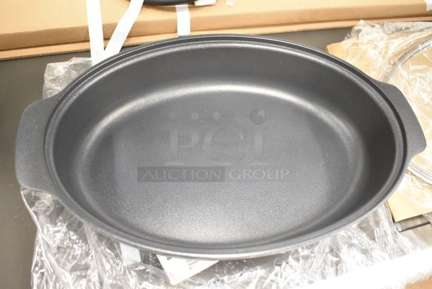 3 BRAND NEW SCRATCH AND DENT! Spring 8270-8/38 8 qt Oval Roasting Pan w/ Cover. 3 Times Your Bid! - Image 4 of 6
