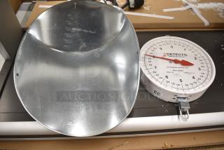 BRAND NEW SCRATCH AND DENT! Cardinal Detecto 20 lb. Hanging Scoop Scale with Double Dial and Stand Kit