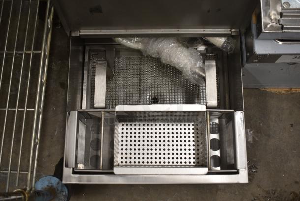 BRAND NEW SCRATCH AND DENT! 2024 Fryclone 259OFM55 Stainless Steel 55 lb. Low-Profile Portable Fryer Oil Filter Machine with 2-Way Pump. 120 Volts, 1 Phase. - Image 4 of 6