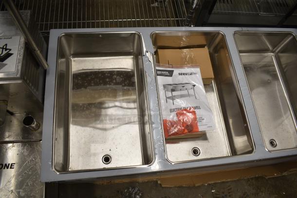 BRAND NEW SCRATCH AND DENT! 2024 ServIt 423EST4WSFBH Stainless Steel Four Pan Sealed Well Electric Steam Table with Fully Enclosed Base. 240 Volts. - Image 4 of 7