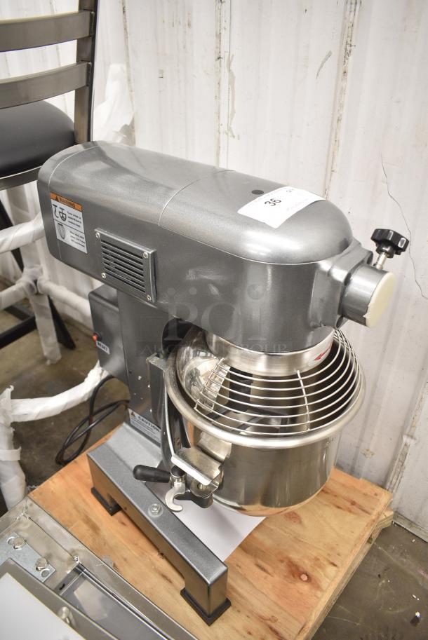 BRAND NEW SCRATCH AND DENT! Avantco 177MX10H Metal Commercial 10 Quart Planetary Dough Mixer w/ Stainless Steel Mixing Bowl, Bowl Guard, Dough Hook, Whisk and Paddle Attachments. 120 Volts, 1 Phase. Tested and Working! - Image 4 of 9
