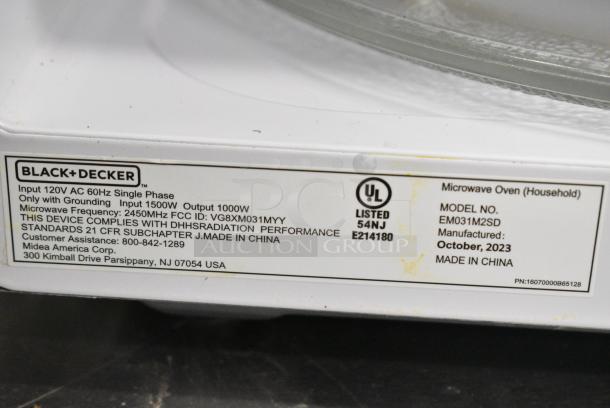 Black & Decker EM031M2SD Countertop Microwave Oven. 120 Volts, 1 Phase. - Image 2 of 3