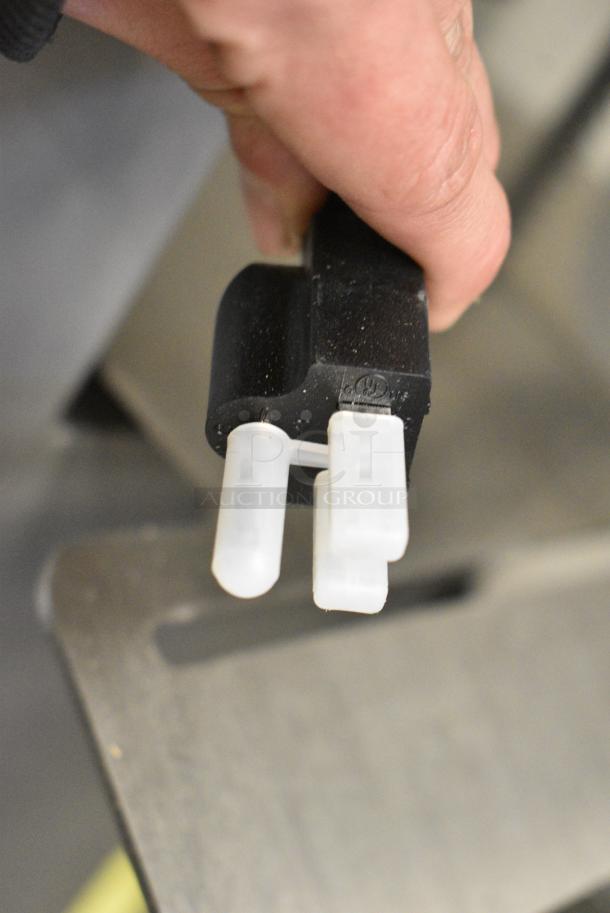 Avantco 177EMBS65SS Stainless Steel Commercial Countertop Meat Saw. 110 Volts, 1 Phase. Tested and Working! - Image 4 of 4