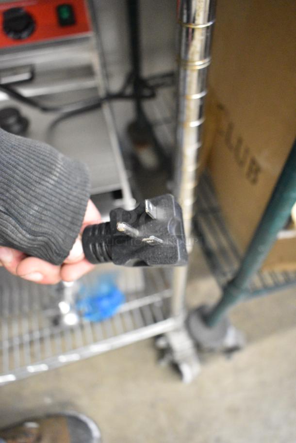 BRAND NEW SCRATCH AND DENT! Avantco 177F202 Stainless Steel Countertop Electric Powered 2 Bay Fryer w/ 2 Metal Baskets and 2 Lids. 208-240 Volts, 1 Phase. - Image 4 of 5