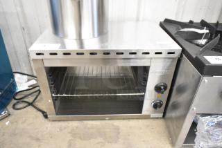 BRAND NEW SCRATCH AND DENT! 2024 Avantco 177CHSME23IM Stainless Steel Commercial Electric Cheese Melter. 208/240 Volts, 1 Phase.