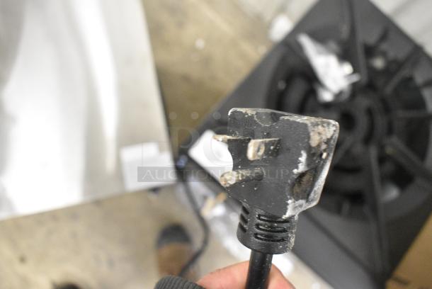 BRAND NEW SCRATCH AND DENT! 2024 Avantco 177CHSME23IM Stainless Steel Commercial Electric Cheese Melter. 208/240 Volts, 1 Phase. - Image 4 of 4