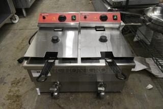 BRAND NEW SCRATCH AND DENT! Avantco 177F202 Stainless Steel Countertop Electric Powered 2 Bay Fryer w/ 2 Metal Baskets and 2 Lids. 208-240 Volts, 1 Phase.