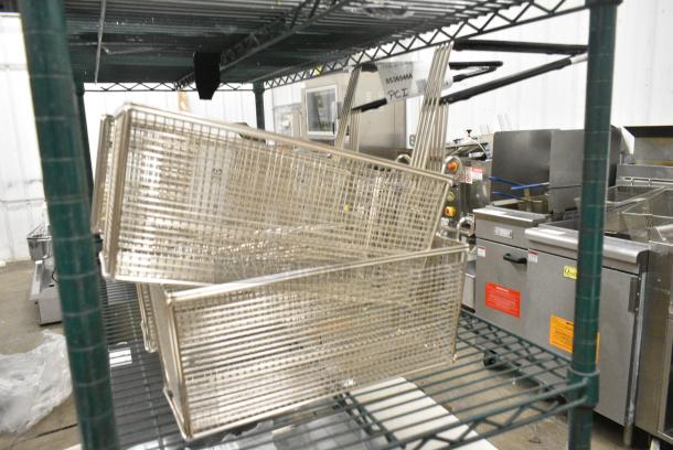 4 BRAND NEW SCRATCH AND DENT! 85365466 Henny Penny 65466 1/2 Size Rear Hook Basket for 320 Series Fryers. 4 Times Your Bid! - Image 2 of 3