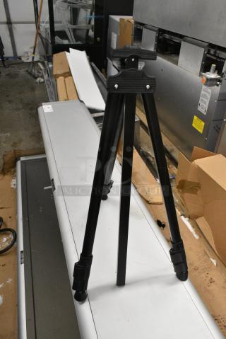 BRAND NEW SCRATCH AND DENT! 466LEDMBSTND Choice Black Aluminum Board Stand