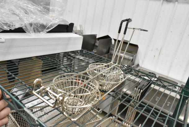 BRAND NEW SCRATCH AND DENT! 407FBTACCUP6 Choice 6" Tortilla Double Taco Cup Fry Basket - Image 2 of 4