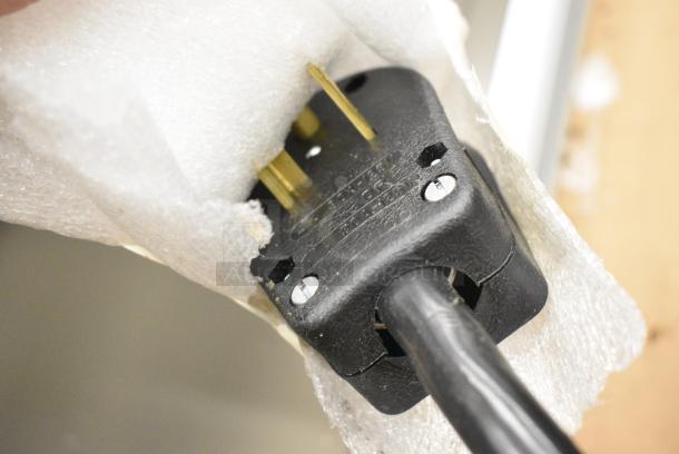 BRAND NEW SCRATCH AND DENT! Vollrath ServeWell 38104 Stainless Steel Commercial Electric Four Pan Sealed Well Hot Food Table. 120 Volts, 1 Phase. Cannot Test Due To Plug Style - Image 6 of 7