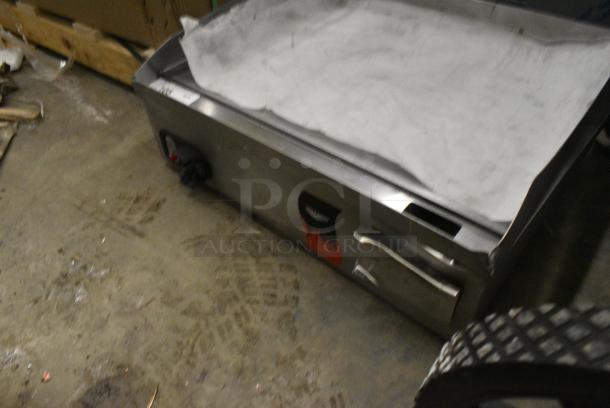 Vollrath Cayenne FTA 8024 Stainless Steel Commercial Countertop Electric Powered Flat Top Griddle. 220 Volts, 1 Phase. - Image 3 of 7