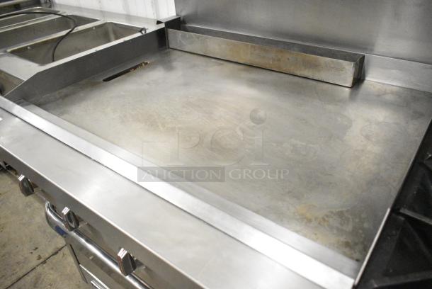 Southbend S60DD-3GL Stainless Steel Commercial Natural Gas Powered Flat Top Griddle w/ 4 Burner Range, 2 Ovens, Over Shelf and Back Splash. - Image 4 of 10
