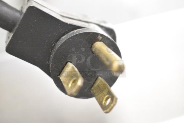 Delfield SRR2-S Stainless Steel Commercial 2 Door Reach In Cooler w/ Racks. 115 Volts, 1 Phase. Tested and Working! - Image 5 of 6