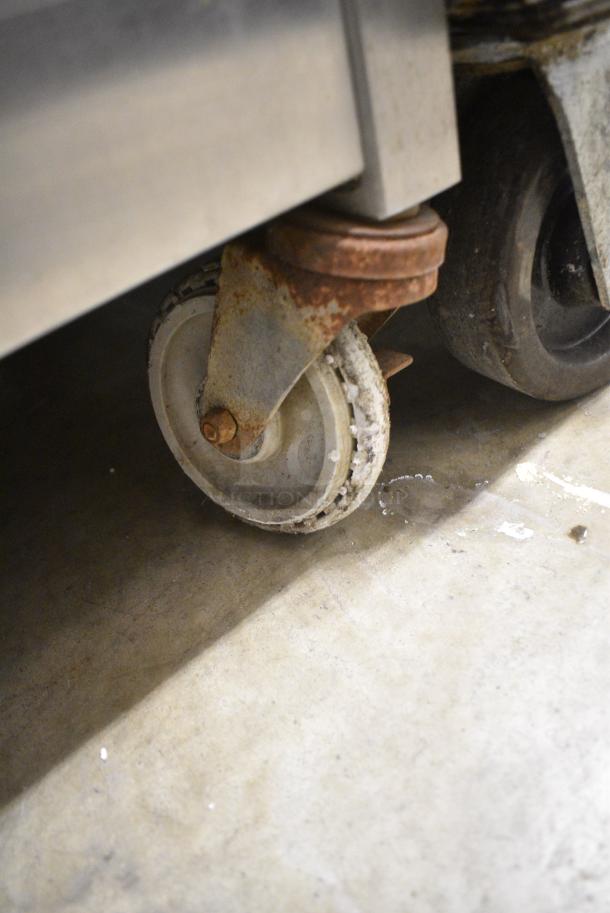 AccuTemp S32083D1205135 Stainless Steel Commercial Electric Powered Single Deck Steam Cabinet on Equipment Stand w/ Commercial Casters. 208 Volts, 3 Phase. - Image 4 of 10