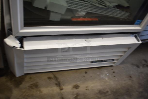 BRAND NEW SCRATCH AND DENT! 2024 True TSCI-600R-G-PH Metal Commercial Single Door Reach In Cooler Merchandiser w/ Poly Coated Racks. 115 Volts, 1 Phases. Tested and Working! - Image 3 of 8