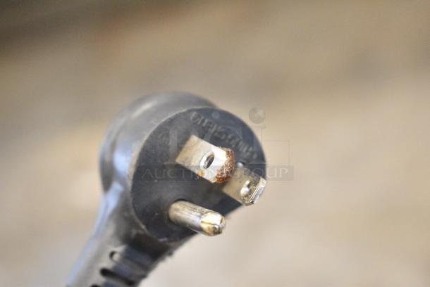 BRAND NEW SCRATCH AND DENT! 2024 True TSCI-600R-G-PH Metal Commercial Single Door Reach In Cooler Merchandiser w/ Poly Coated Racks. 115 Volts, 1 Phases. Tested and Working! - Image 6 of 8