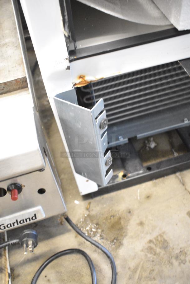 BRAND NEW SCRATCH AND DENT! 2024 True TSCI-600R-G-PH Metal Commercial Single Door Reach In Cooler Merchandiser w/ Poly Coated Racks. 115 Volts, 1 Phases. Tested and Working! - Image 7 of 8