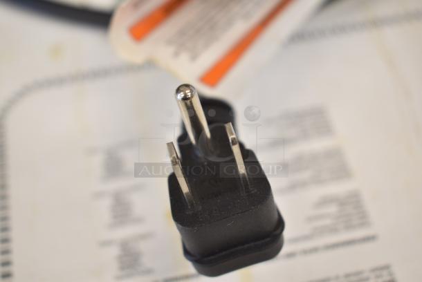 Frigidaire FFCL1542AW Metal Chest Freezer w/ Hinge Lid. 115 Volts, 1 Phase. Tested and Working! - Image 4 of 6