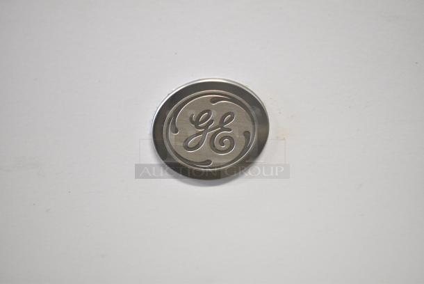 General Electric GE Metal Chest Freezer w/ Hinge Lid. 115 Volts, 1 Phase. Tested and Working! - Image 2 of 4