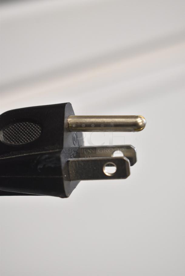 General Electric GE Metal Chest Freezer w/ Hinge Lid. 115 Volts, 1 Phase. Tested and Working! - Image 4 of 4