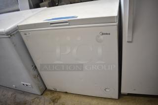 Midea MRC070SOAWW Metal Chest Freezer w/ Hinge Lid. 115 Volts, 1 Phase. Tested and Working!