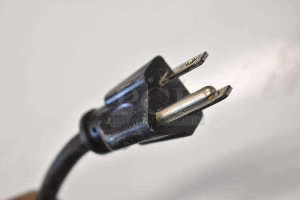 Midea MRC070SOAWW Metal Chest Freezer w/ Hinge Lid. 115 Volts, 1 Phase. Tested and Working! - Image 4 of 5